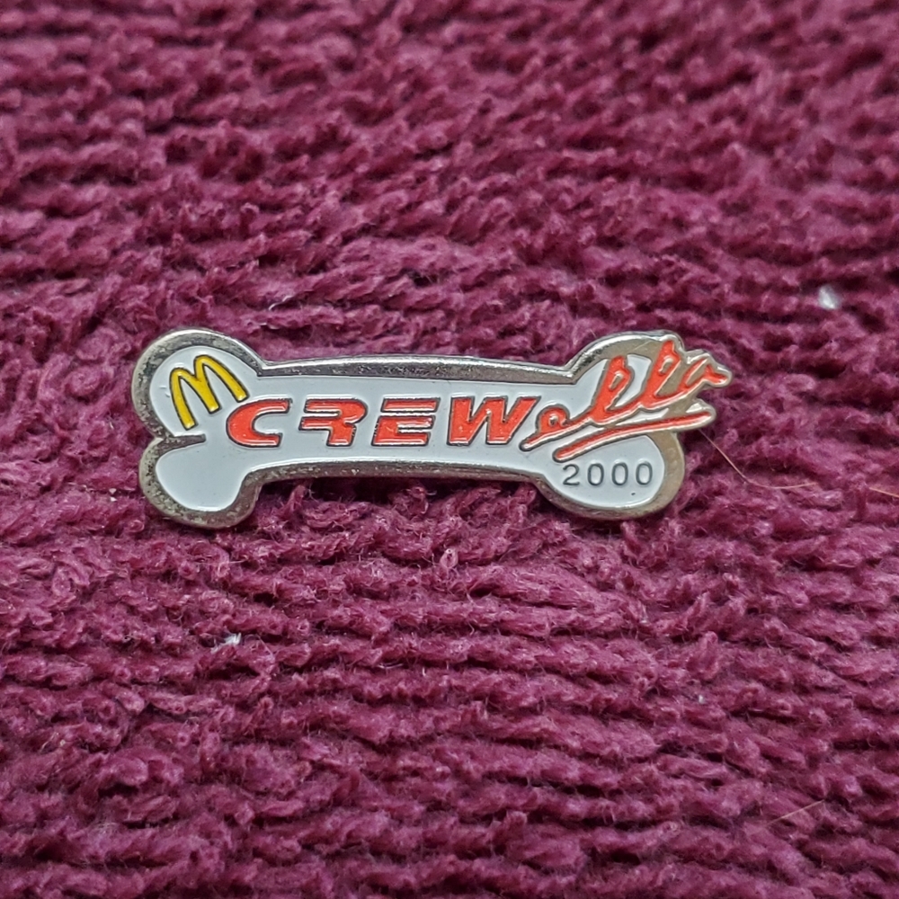 McDonald's Crewella 2000 team member pin